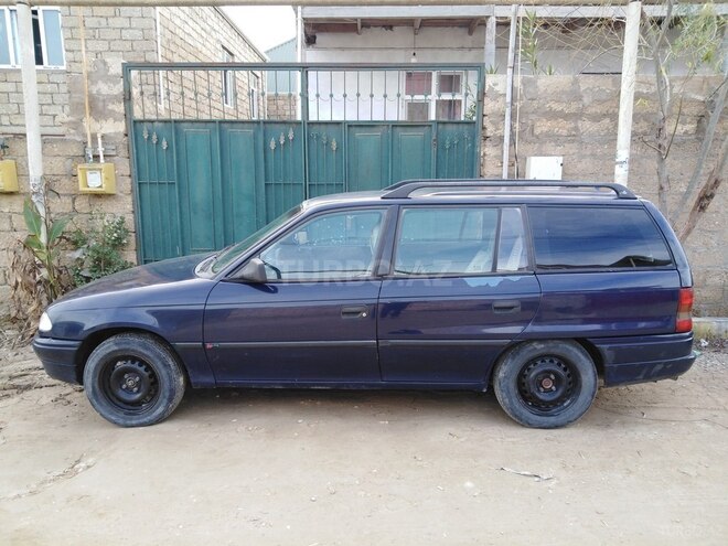 Opel Astra 1995, 303,000 km - 1.6 l - Bakı