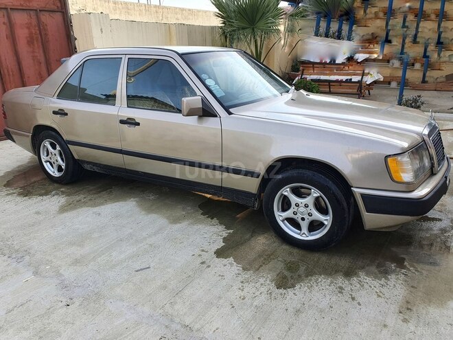 Mercedes E 250 1989, 427,396 km - 2.5 l - Sumqayıt