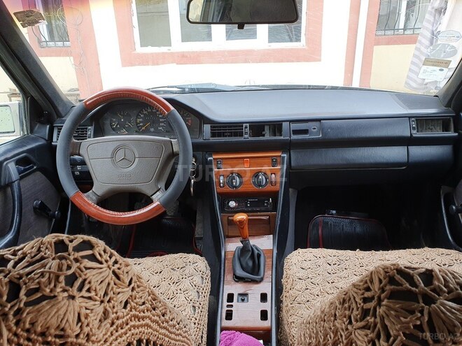 Mercedes E 250 1989, 427,396 km - 2.5 l - Sumqayıt