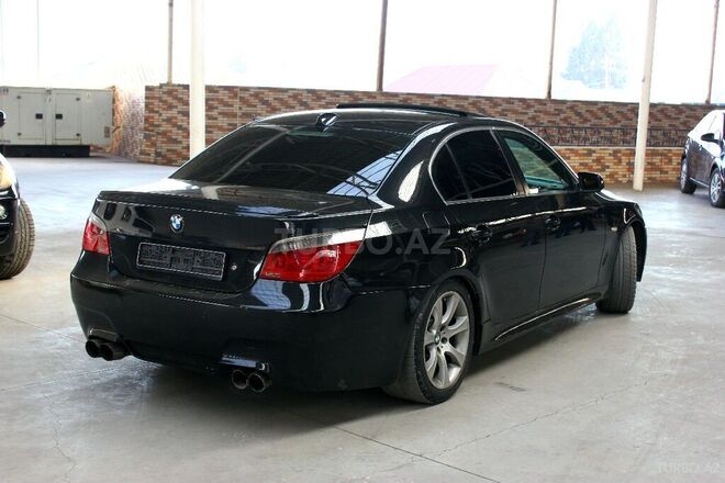 BMW 545 2005, 256,000 km - 4.4 l - Gəncə