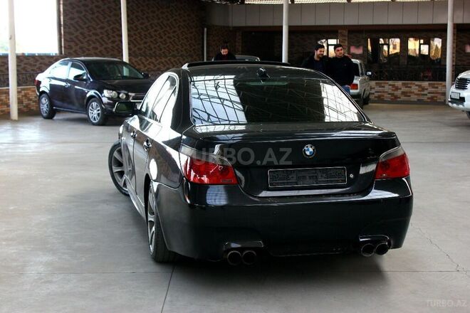 BMW 545 2005, 256,000 km - 4.4 l - Gəncə