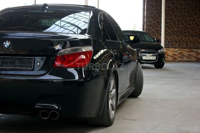 BMW 545 2005, 256,000 km - 4.4 l - Gəncə