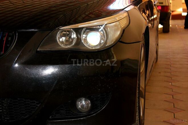 BMW 545 2005, 256,000 km - 4.4 l - Gəncə