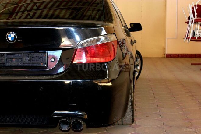 BMW 545 2005, 256,000 km - 4.4 l - Gəncə