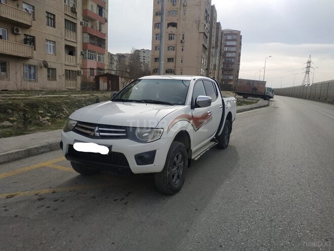 Mitsubishi L200 2010, 320,896 km - 2.5 л - Bakı