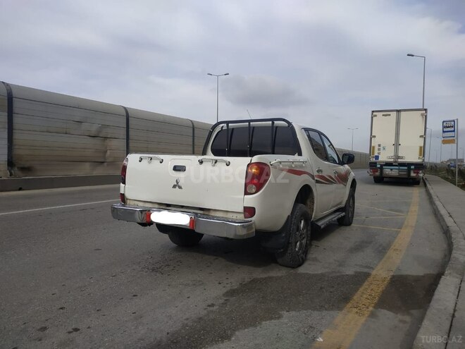 Mitsubishi L200 2010, 320,896 km - 2.5 л - Bakı