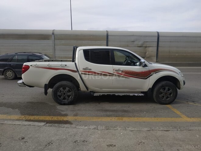 Mitsubishi L200 2010, 320,896 km - 2.5 л - Bakı