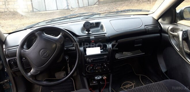 Opel Astra 1997, 268,544 km - 1.6 л - Şəki
