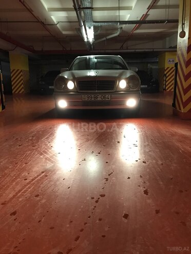 Mercedes E 240 1998, 292,509 km - 2.4 l - Bakı