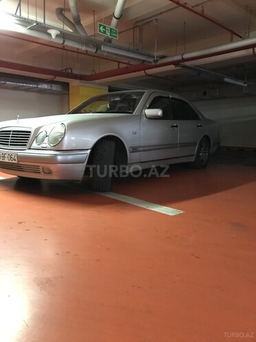 Mercedes E 240 1998, 292,509 km - 2.4 l - Bakı