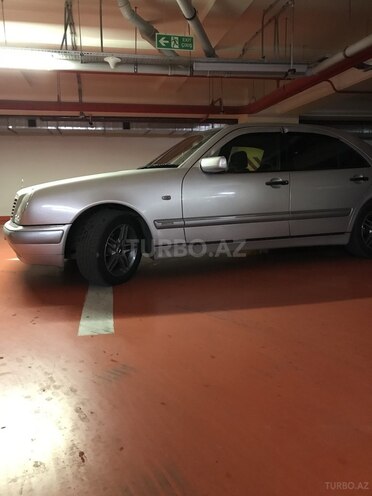 Mercedes E 240 1998, 292,509 km - 2.4 l - Bakı