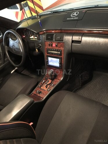 Mercedes E 240 1998, 292,509 km - 2.4 l - Bakı