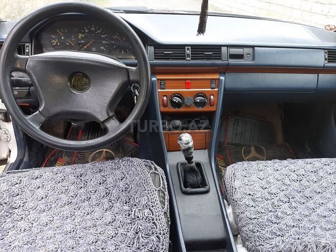 Mercedes 200 1991, 235,611 km - 2.0 л - Bakı