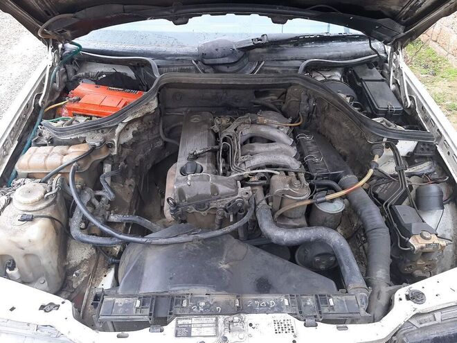 Mercedes 200 1991, 235,611 km - 2.0 л - Bakı