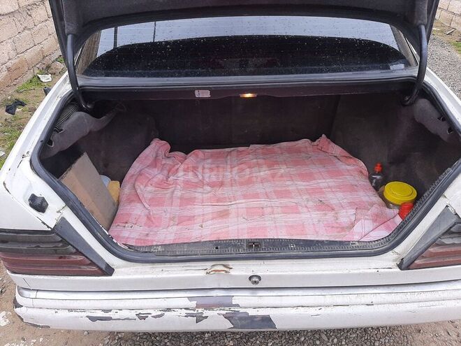 Mercedes 200 1991, 235,611 km - 2.0 л - Bakı