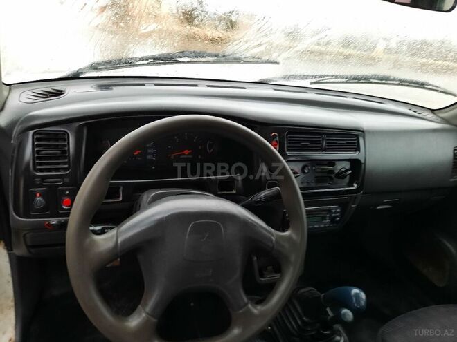 Mitsubishi L200 2005, 400,000 km - 2.5 l - Bakı