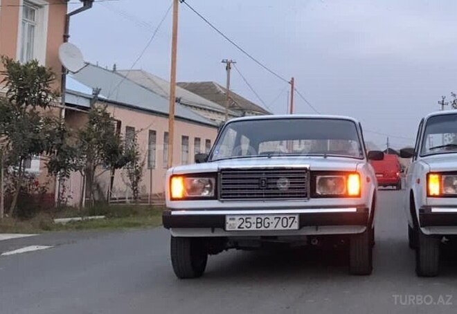 LADA (VAZ) 2107 2009, 90,000 km - 1.6 l - Qazax
