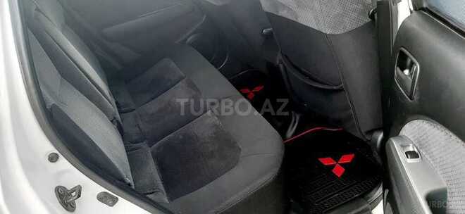 Mitsubishi Outlander 2004, 246,787 km - 2.4 l - Sumqayıt