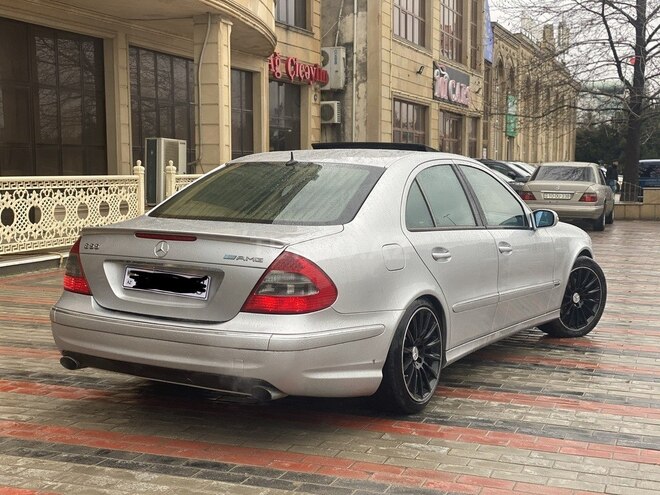 Mercedes E 320 2004, 235,000 km - 3.2 l - Sumqayıt