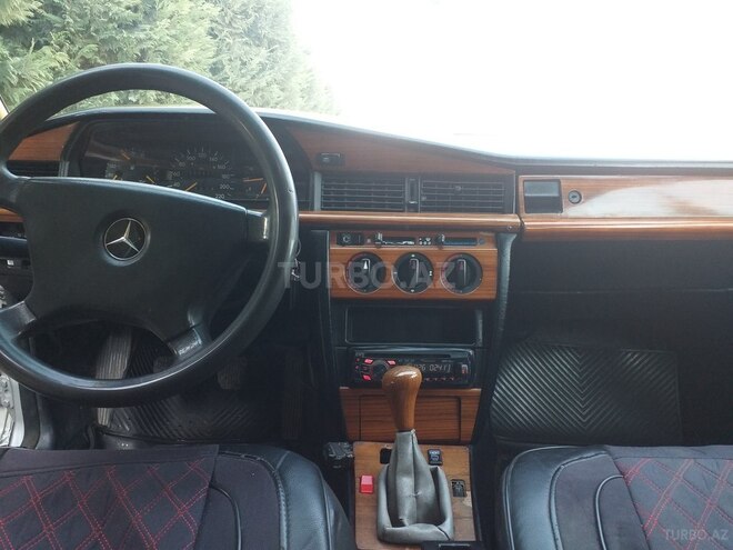 Mercedes 190 1992, 228,000 km - 1.8 l - Qazax