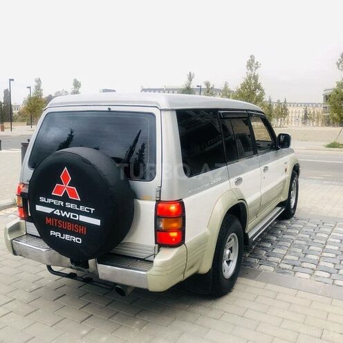 Mitsubishi Pajero 1994, 240,000 km - 2.8 l - Bakı
