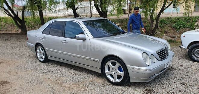 Mercedes E 320 2000, 225,000 km - 3.2 л - Qazax