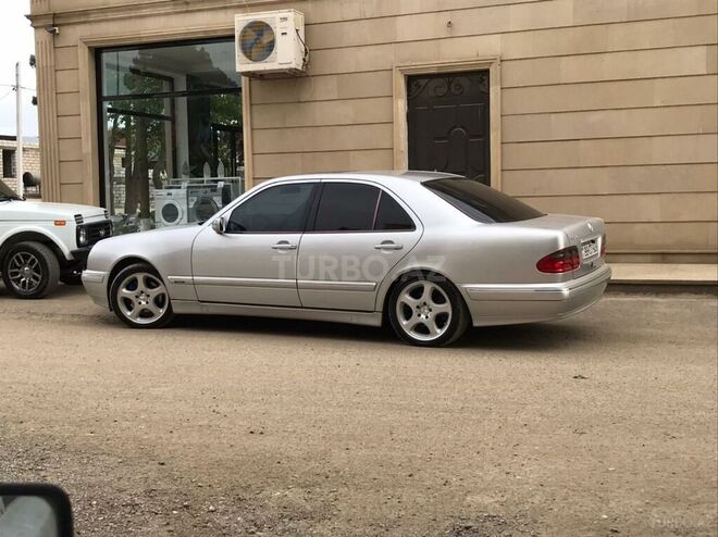 Mercedes E 320 2000, 225,000 km - 3.2 л - Qazax