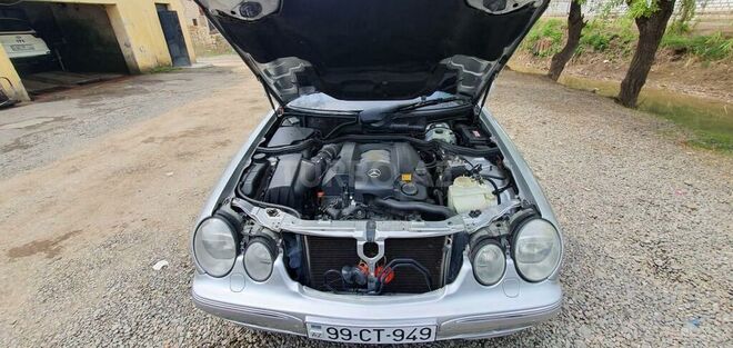 Mercedes E 320 2000, 225,000 km - 3.2 л - Qazax