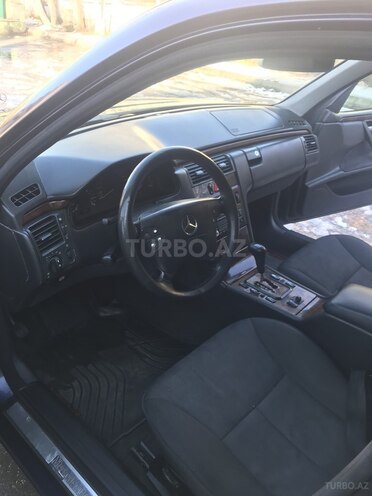 Mercedes E 220 2000, 451,000 km - 2.2 l - Bakı