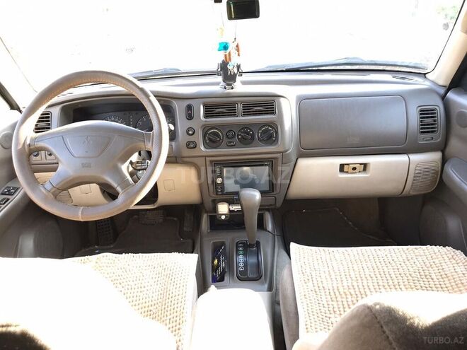 Mitsubishi Montero 2000, 198,000 km - 3.5 l - Qazax