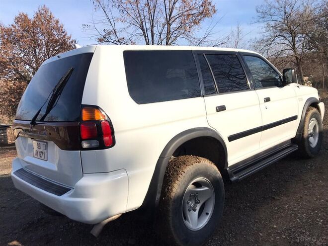 Mitsubishi Montero 2000, 198,000 km - 3.5 l - Qazax