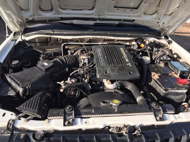 Mitsubishi Montero 2000, 198,000 km - 3.5 l - Qazax