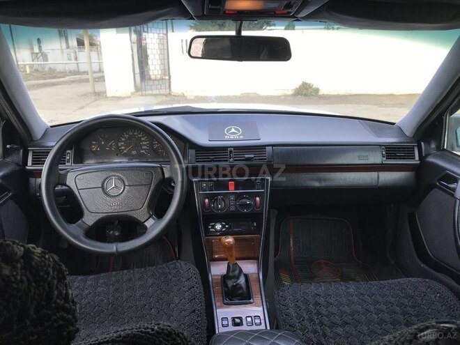 Mercedes E 200 1994, 300,000 km - 2.0 l - Bakı