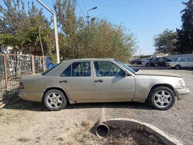 Mercedes E 200 1986, 356,808 km - 2.0 l - İmişli