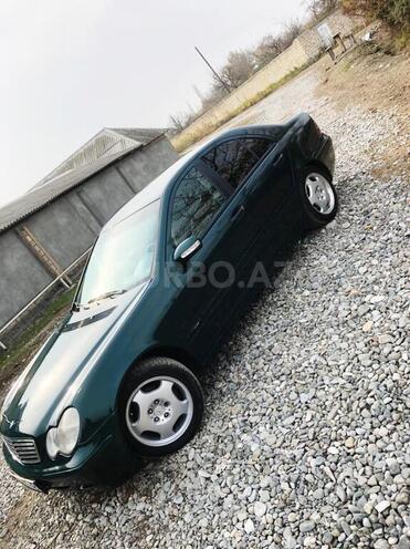 Mercedes C 220 2001, 330,000 km - 2.2 l - Ucar