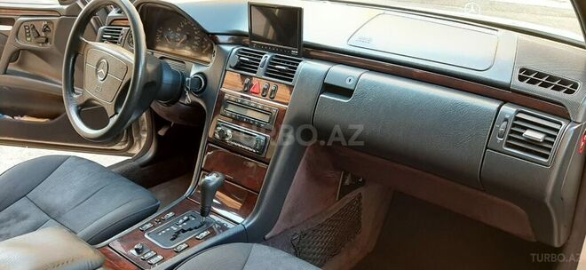 Mercedes E 230 1996, 386,200 km - 2.3 l - Bakı