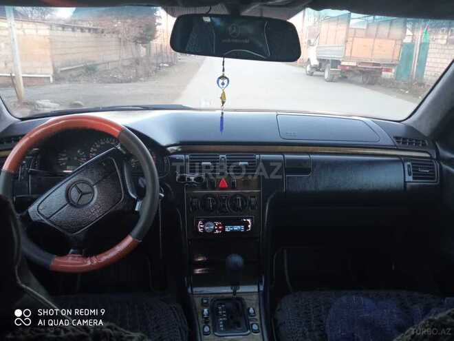 Mercedes E 240 1998, 215,200 km - 2.2 l - Beyləqan