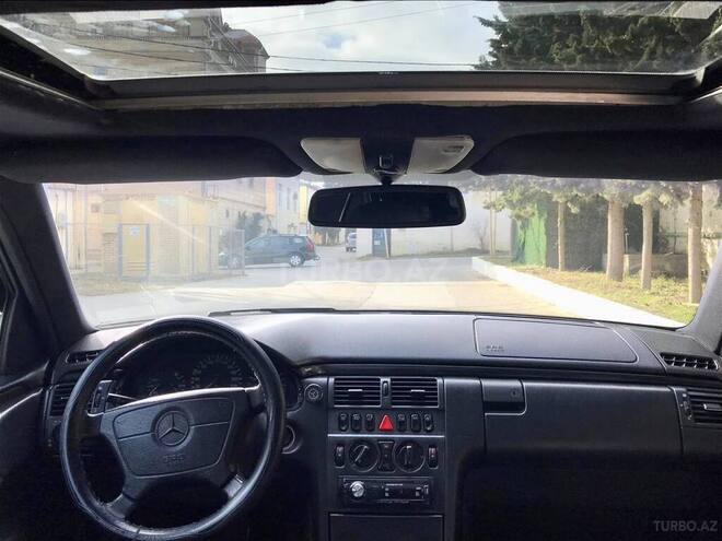 Mercedes E 240 1998, 330,000 km - 2.4 l - Bakı