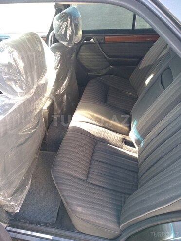 Mercedes E 250 1992, 743,000 km - 2.5 l - Bakı