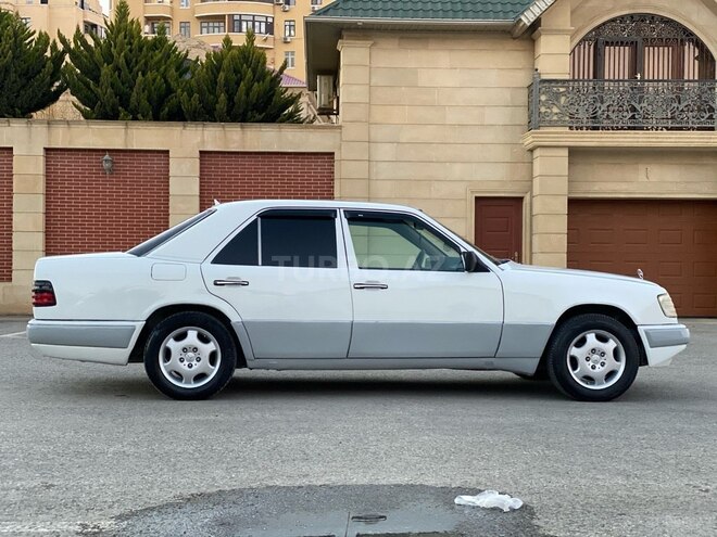 Mercedes E 220 1995, 326,000 km - 2.2 л - Sumqayıt