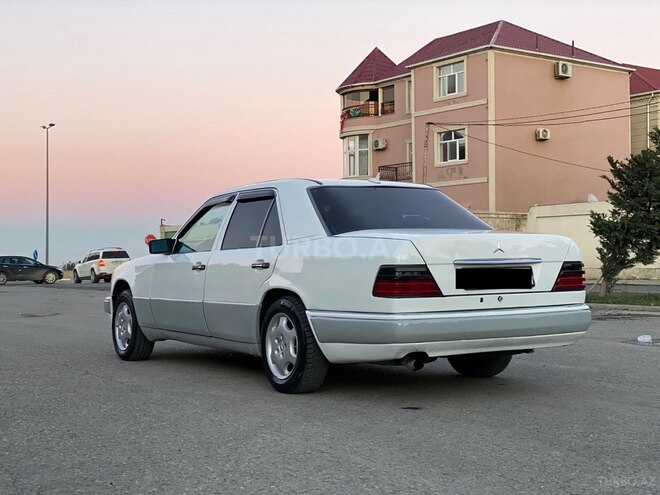 Mercedes E 220 1995, 326,000 km - 2.2 л - Sumqayıt