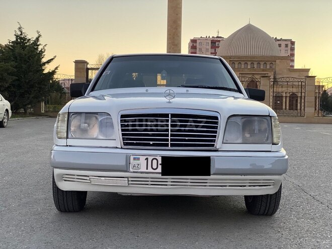 Mercedes E 220 1995, 326,000 km - 2.2 л - Sumqayıt