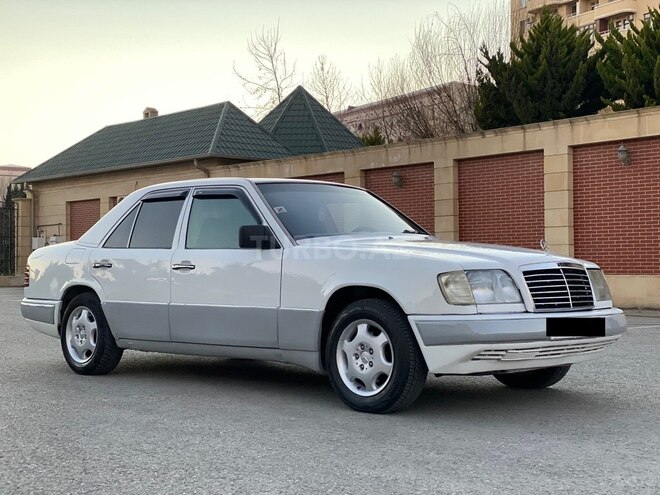 Mercedes E 220 1995, 326,000 km - 2.2 л - Sumqayıt
