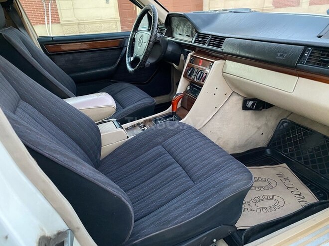 Mercedes E 220 1995, 326,000 km - 2.2 л - Sumqayıt