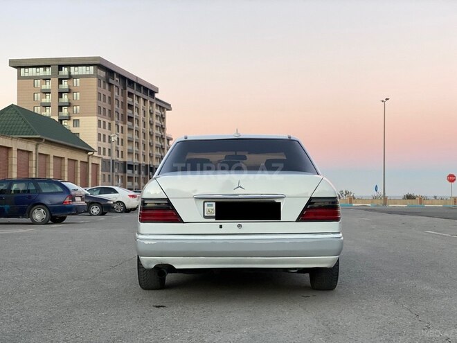 Mercedes E 220 1995, 326,000 km - 2.2 л - Sumqayıt