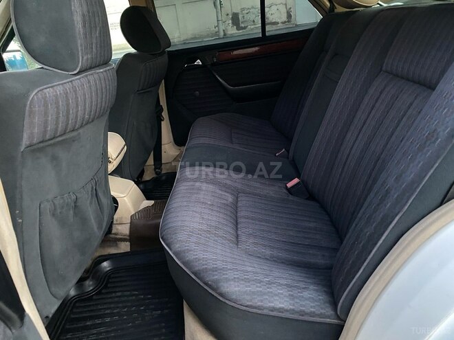 Mercedes E 220 1995, 326,000 km - 2.2 л - Sumqayıt