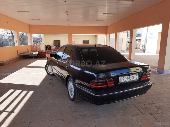 Mercedes E 320 2001, 380,475 km - 3.2 l - Füzuli