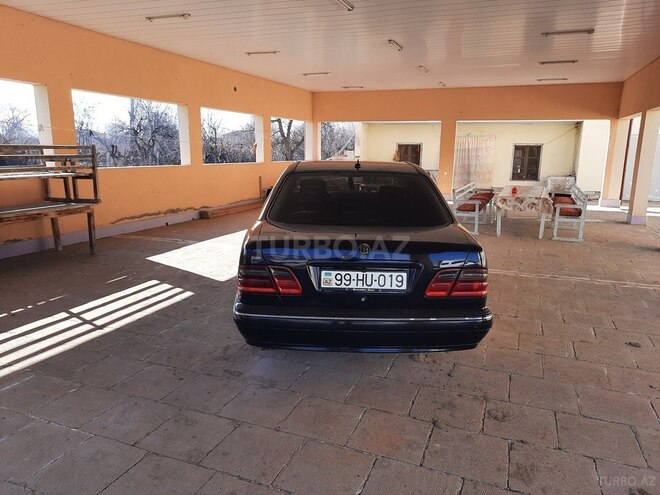 Mercedes E 320 2001, 380,475 km - 3.2 l - Füzuli