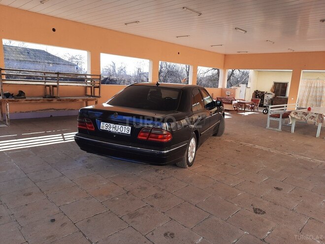 Mercedes E 320 2001, 380,475 km - 3.2 l - Füzuli