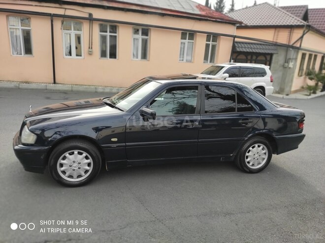 Mercedes C 220 1998, 283,500 km - 2.2 л - Zaqatala